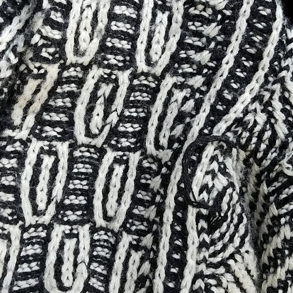 Black and beige sweater - Picture 6 of 6